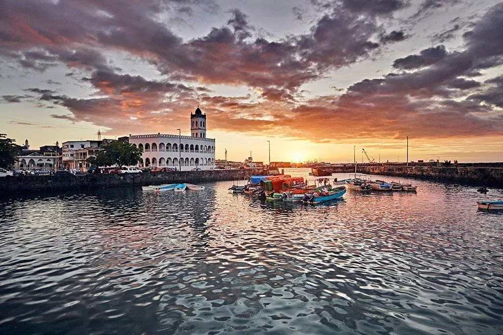 Les Comores - Fort sur le port