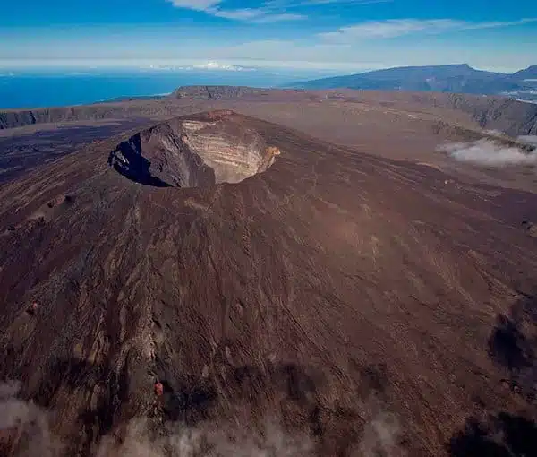 i-v-ecotourisme-reunion-volcan-vue-de-haut