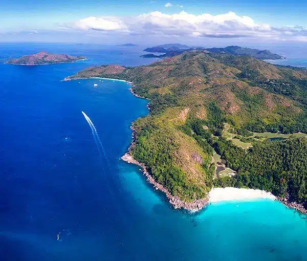 i-v-praslin-aerial