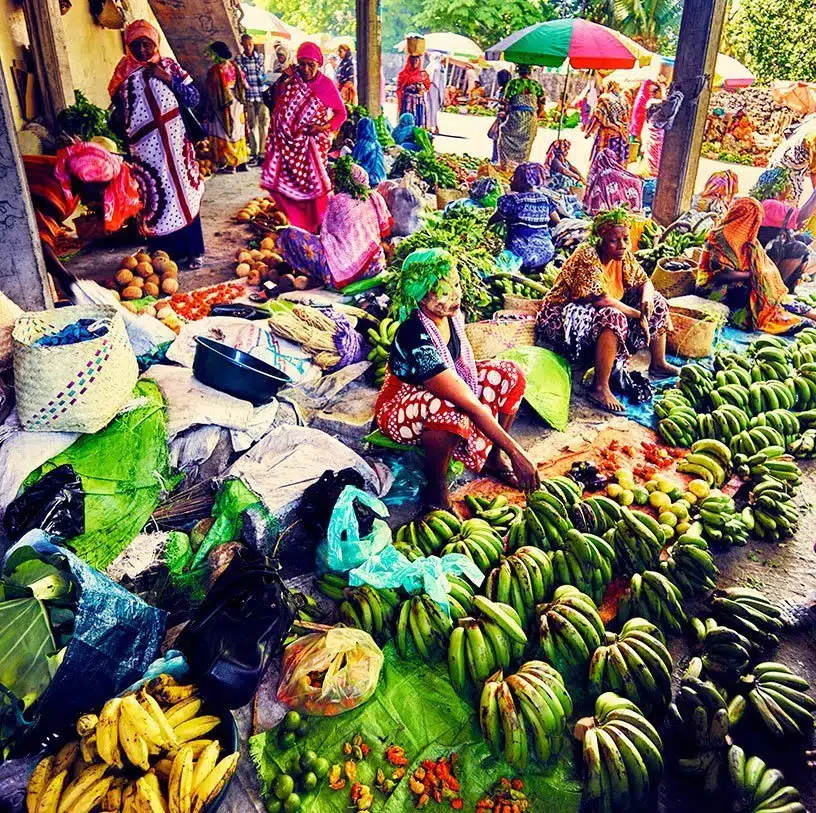 Les Comores - Marché aux fruits colorés